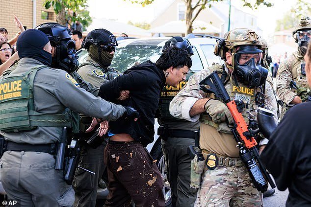 آغاز خشونت ترامپ با مهاجران؛ خیابان‌های شیکاگو تبدیل به منطقه جنگی شد | تصاویر