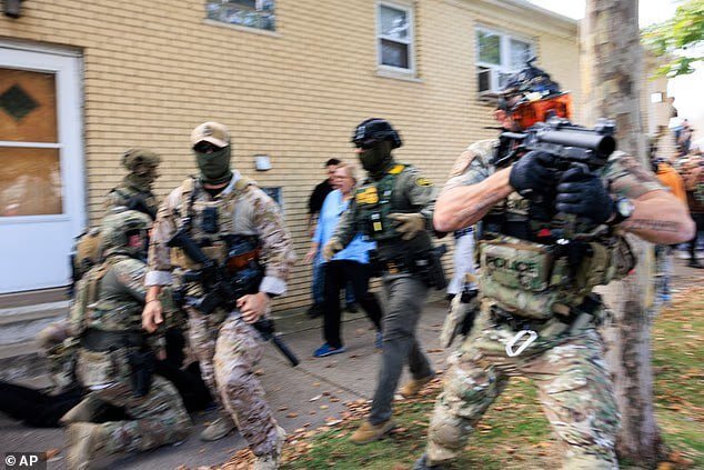 آغاز خشونت ترامپ با مهاجران؛ خیابان‌های شیکاگو تبدیل به منطقه جنگی شد | تصاویر