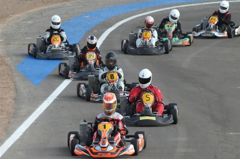 گردش و تفریح با ماشین های کارتینگ