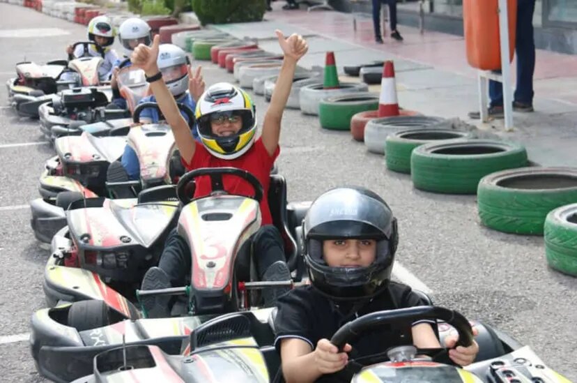 گردش و تفریح با ماشین های کارتینگ