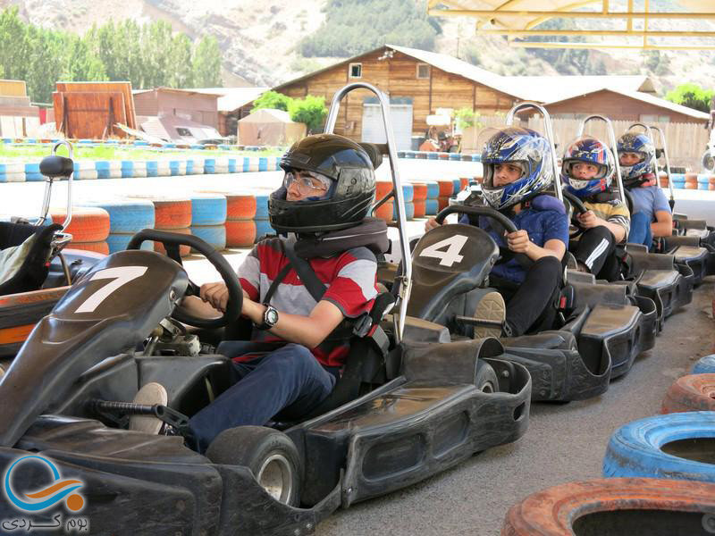 گردش و تفریح با ماشین های کارتینگ