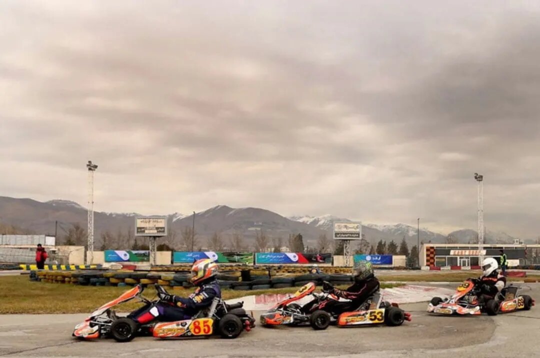 گردش و تفریح با ماشین های کارتینگ