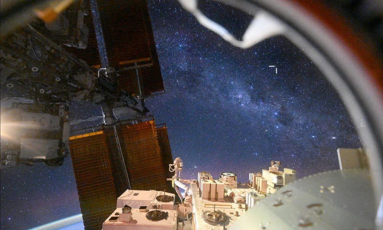 عکس خیرهکننده فضانورد ژاپنی از شفق قطبی | کهکشان راه شیری را بالای افق زمین ببینید