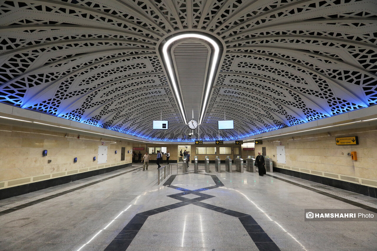 رونمایی از نقشه گردشگری با مترو بازدید خبرنگاران خارجی و نمایندگان رسانههای خارجی از مترو مریم مقدس(س)