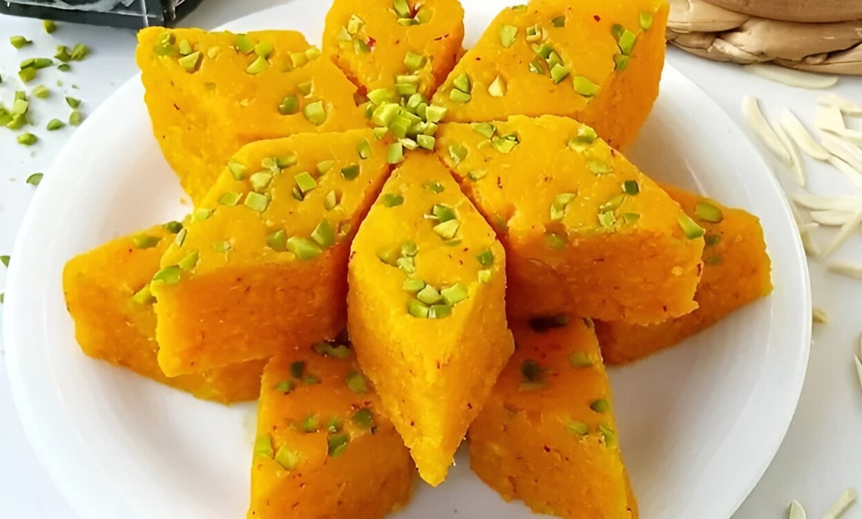 روش تهیه شیرینی لوز زعفرانی ؛ چه کار کنیم شیرینی لوز خشک و شکننده نشود؟ طرز تهیه لوز زعفرانی