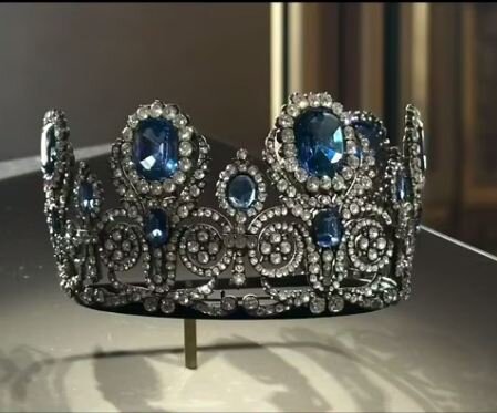 جواهراتی که از موزه لوور دزدیده شد | تصاویر و جزئیات