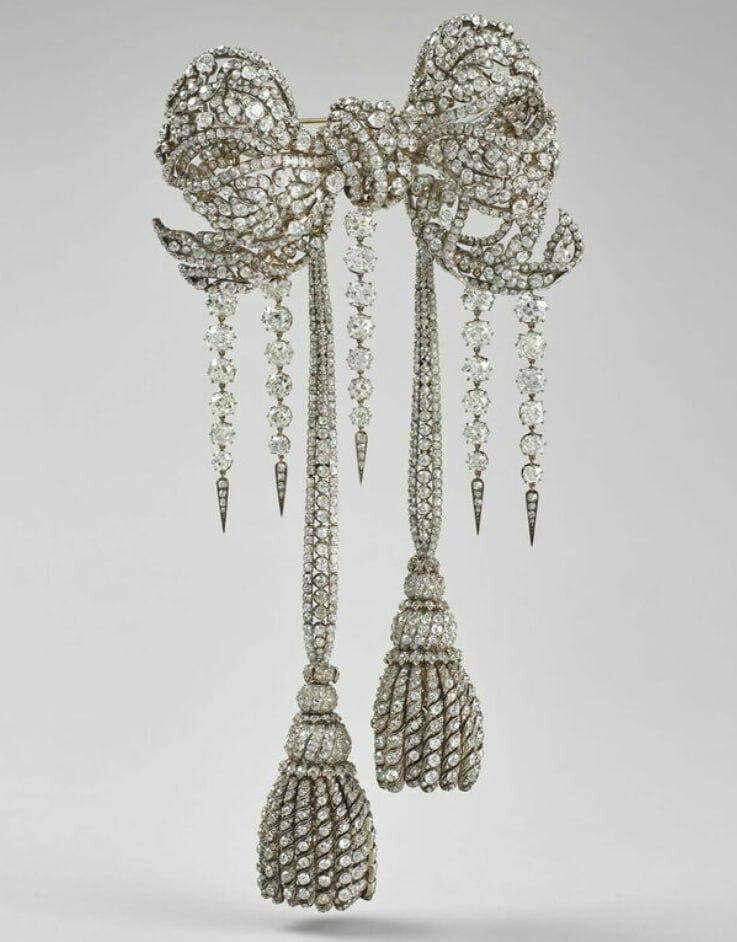 جواهراتی که از موزه لوور دزدیده شد | تصاویر و جزئیات