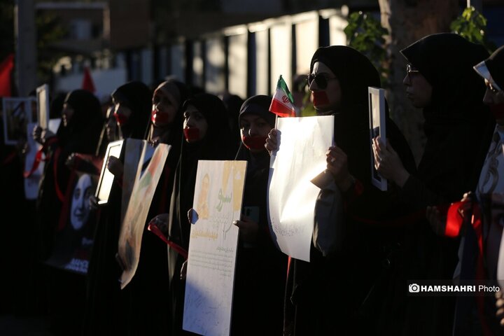 تحصن دانشجویان مقابل سفارت فرانسه