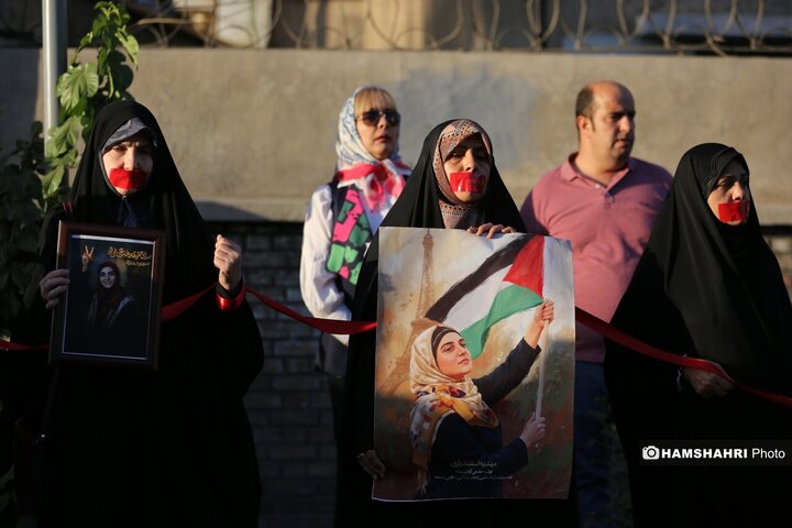 تحصن دانشجویان مقابل سفارت فرانسه
