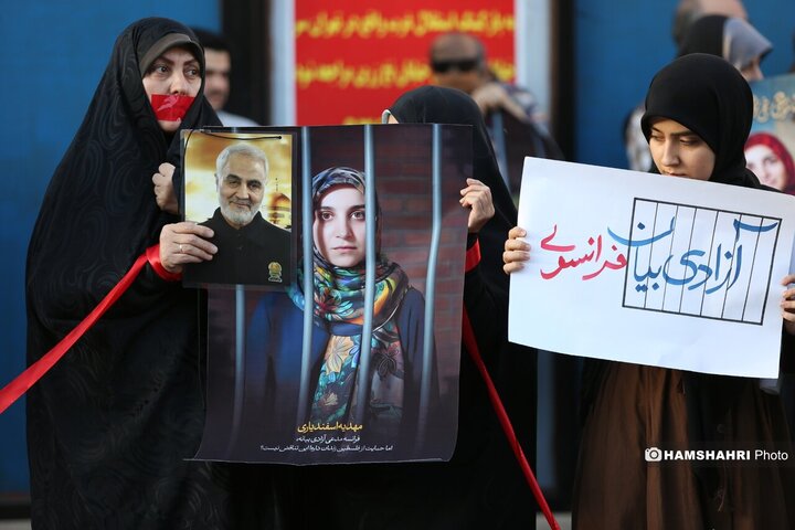 تحصن دانشجویان مقابل سفارت فرانسه
