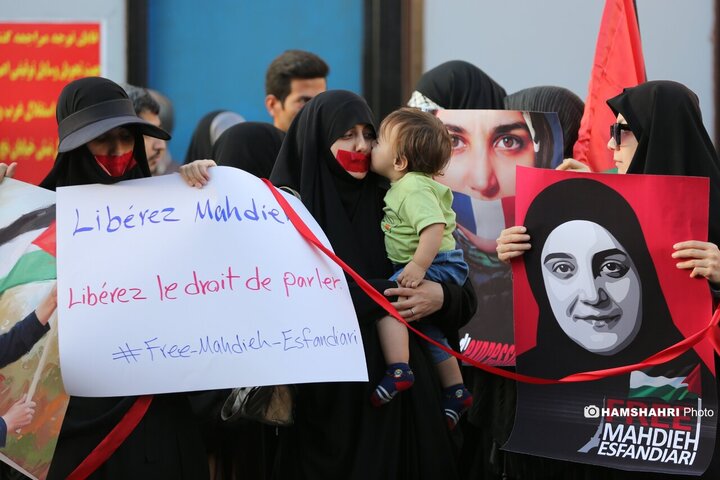 تحصن دانشجویان مقابل سفارت فرانسه