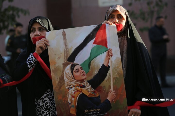 تحصن دانشجویان مقابل سفارت فرانسه