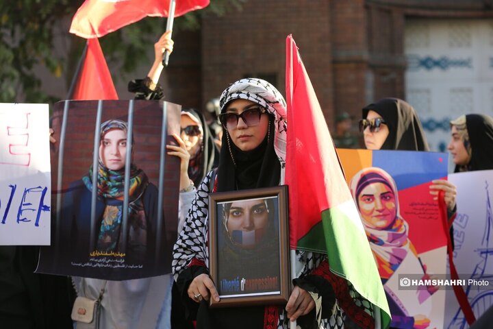 تحصن دانشجویان مقابل سفارت فرانسه