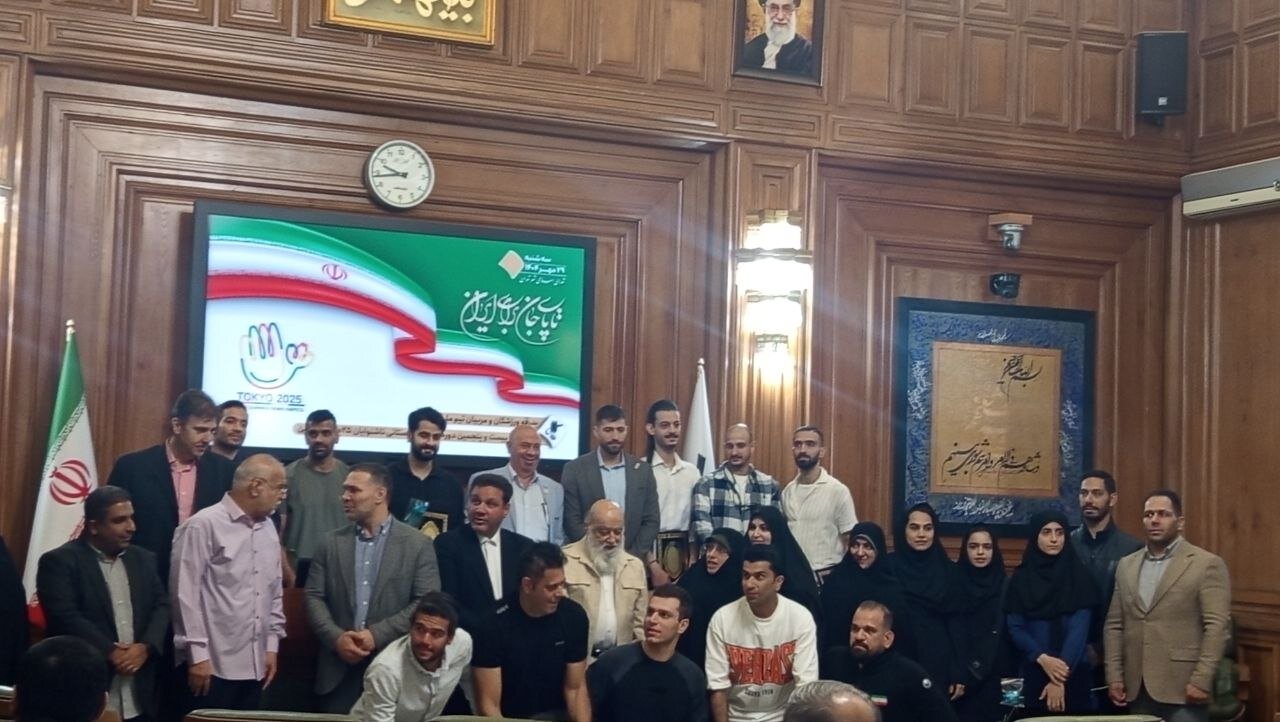 تقدیر از قهرمانان در شورا