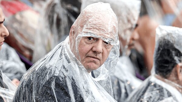 پرتاب گاز اشکآور اسرائیلیها به ساختمان فیفا + ویدئو