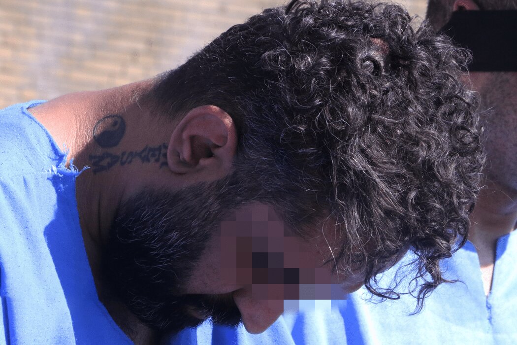 همشهری آنلاین – این ۳ نفر در پوشش راننده تاکسی اموال زنان را به سرقت می بردند + دستگیری اعضای باند سارقان به عُنف همشهری آنلاین – این ۳ نفر در پوشش راننده تاکسی اموال زنان را به سرقت می بردند + دستگیری اعضای باند سارقان به عُنف