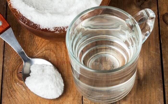 غرغره آب نمک تا چه میزان در رفع سرماخوردگی مفید است؟