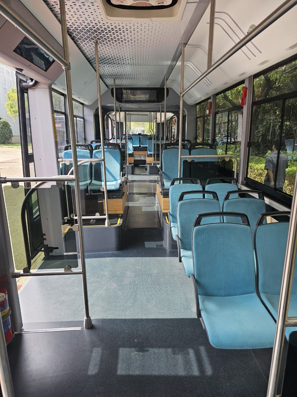 آغاز فعالیت متروباس های جدید تهران از اسفندماه +تصاویر