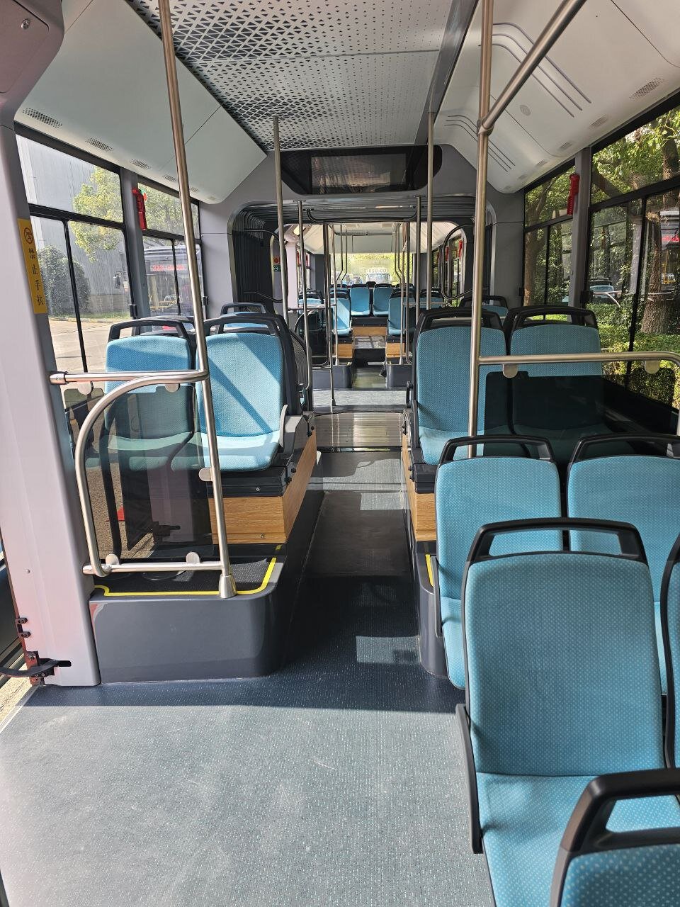 آغاز فعالیت متروباس های جدید تهران از اسفندماه +تصاویر