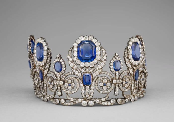 اسرار سرقت ۷ دقیقهای در قلب لوور و ناپدیدشدن جواهرات سلطنتی فرانسه!