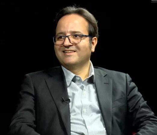 تیغ دو لبه بلوغ در عصر رسانه؛ بررسی چهره‌ پنهان تأثیر رسانه‌ها بر روان نوجوانان