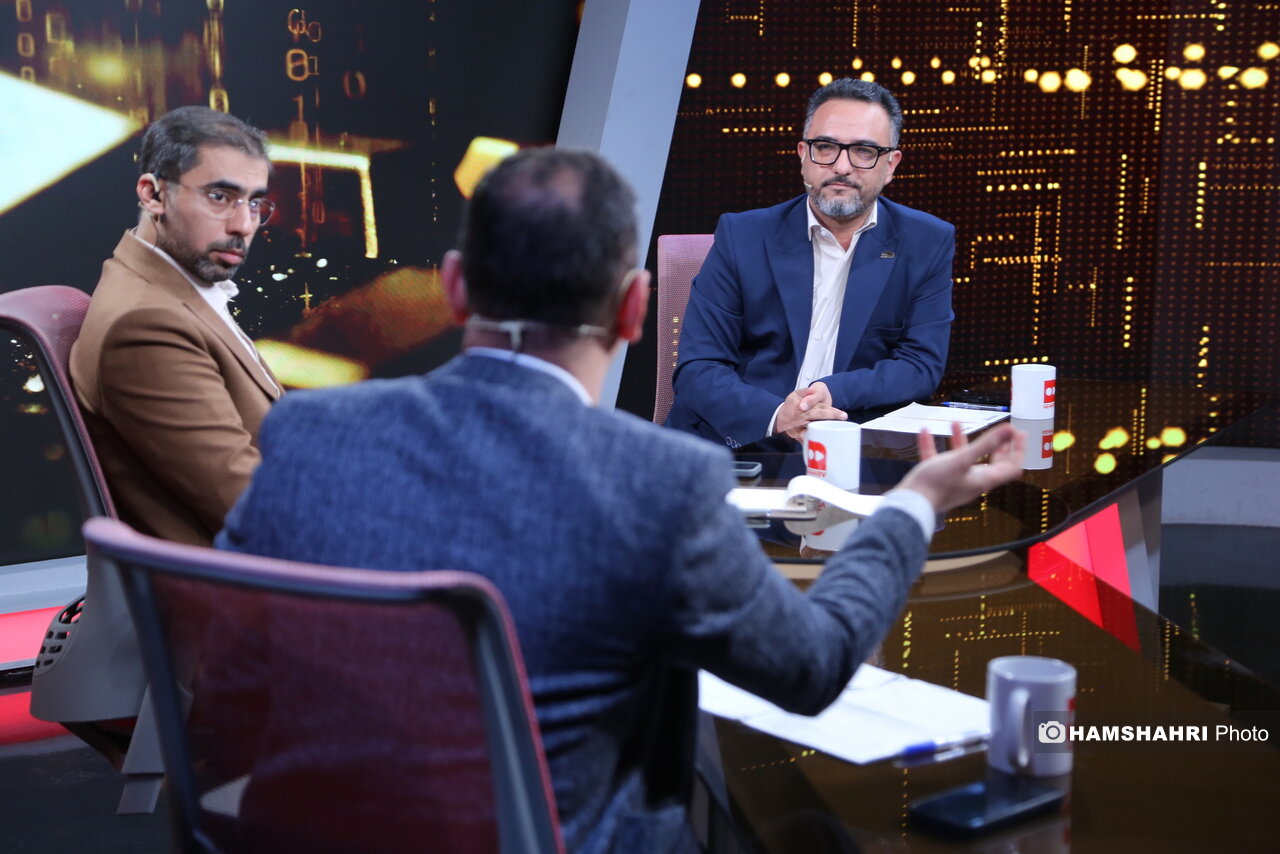 میزگرد با موضوع ضوابط و مقررات فعالیت پلتفرمهای طلا در تلویزیون همشهری میزگرد با موضوع ضوابط و مقررات فعالیت پلتفرمهای طلا در تلویزیون همشهری