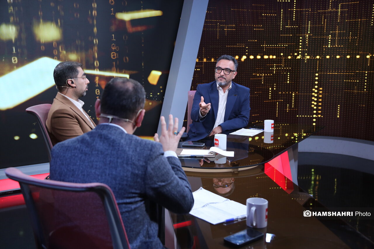 میزگرد با موضوع ضوابط و مقررات فعالیت پلتفرمهای طلا در تلویزیون همشهری میزگرد با موضوع ضوابط و مقررات فعالیت پلتفرمهای طلا در تلویزیون همشهری