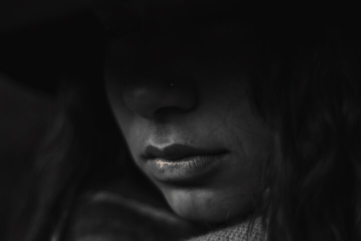 فرار دختر نوجوان با شرور سابقه‌دار و تحت تعقیب | این مرد دستگیر شد
