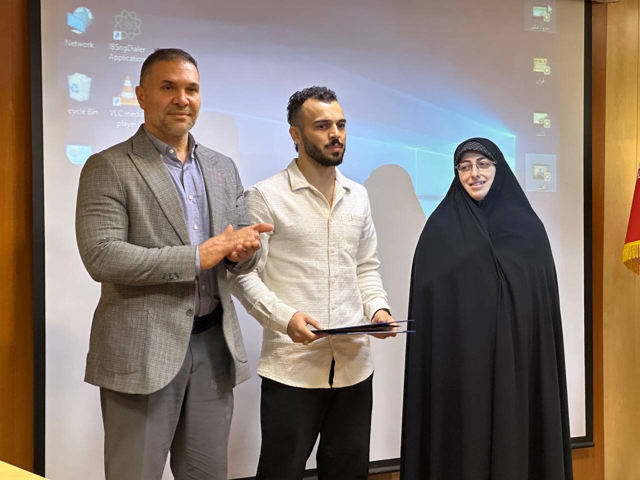 تجلیل شهرداری از قهرمان آسیا