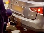 تصاویر قاچاق وحشتناک انسان داخل سپر خودرو | جای تنگ و تاریک و فشرده خوابیدن انسان‌ها را ببینید + فیلم