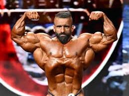 هادی چوپان با جوایز نقدی این خودرو لوکس را خرید! + عکس