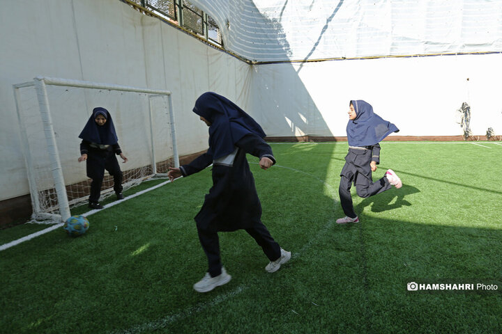 زنان فوتبالیست صاحب زمین چمن شدند