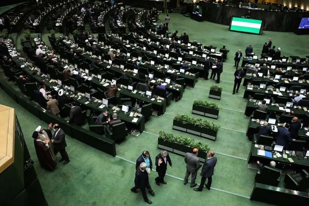 شعار «مرگ بر فریدون» و «محاکمه» در صحن مجلس + ویدئو شعار «مرگ بر فریدون» و «محاکمه» در صحن مجلس + ویدئو