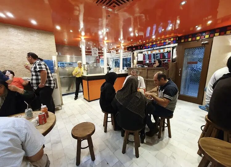 گردش در خیابان‌های خوشمزه شهر