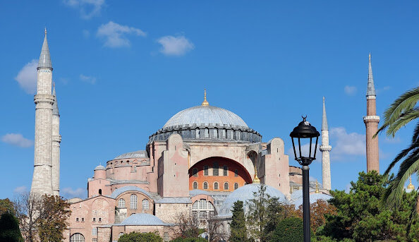 عکس هنری مجری سابق صداوسیما در ترکیه