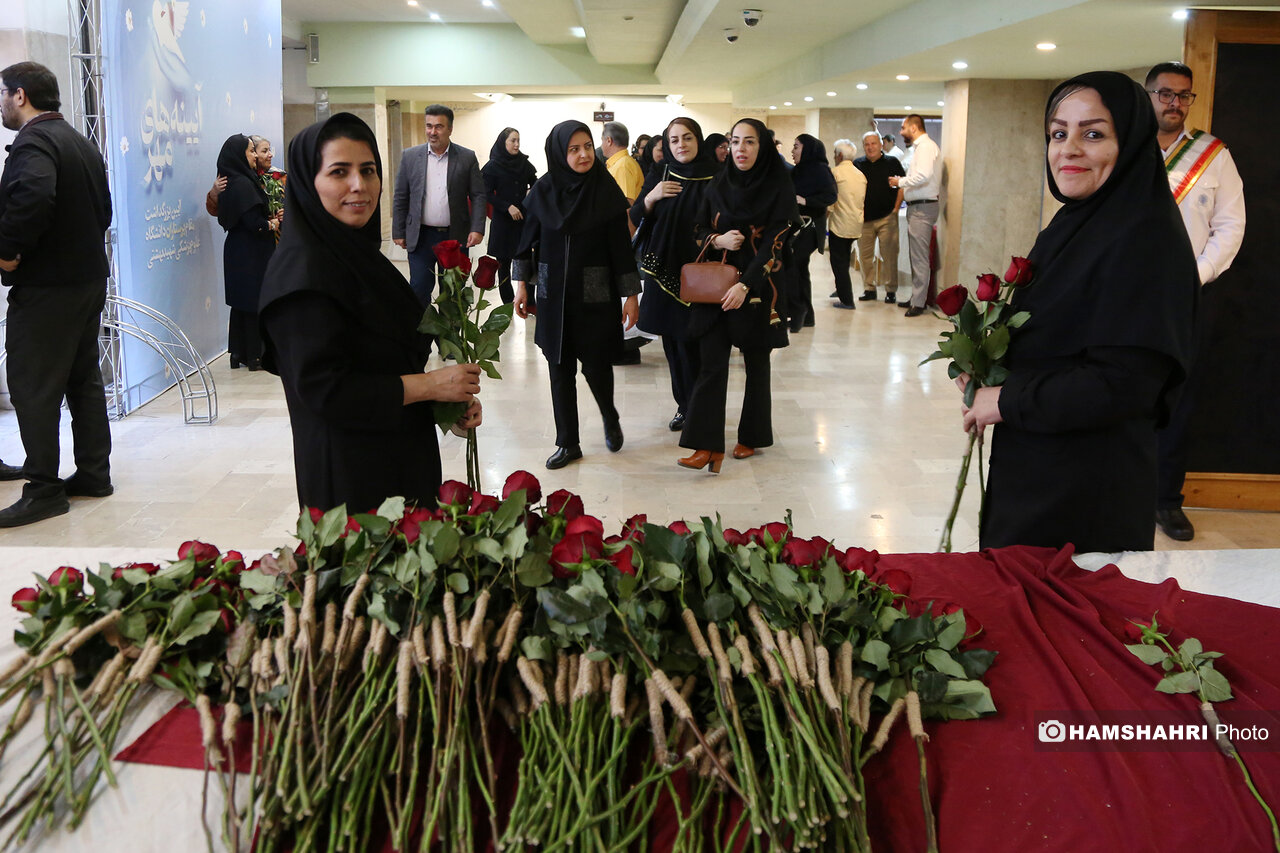 آیین بزرگداشت مقام پرستاران دانشگاه علوم پزشکی شهید بهشتی آیین بزرگداشت مقام پرستاران دانشگاه علوم پزشکی شهید بهشتی