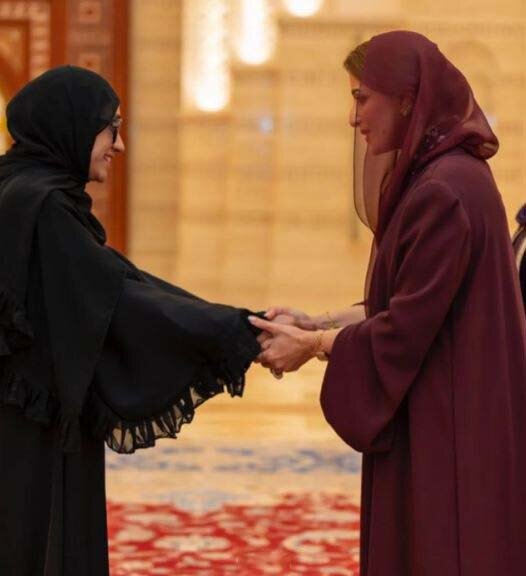 تصاویری از پوشش خاص همسر سلطان عمان در یک مراسم