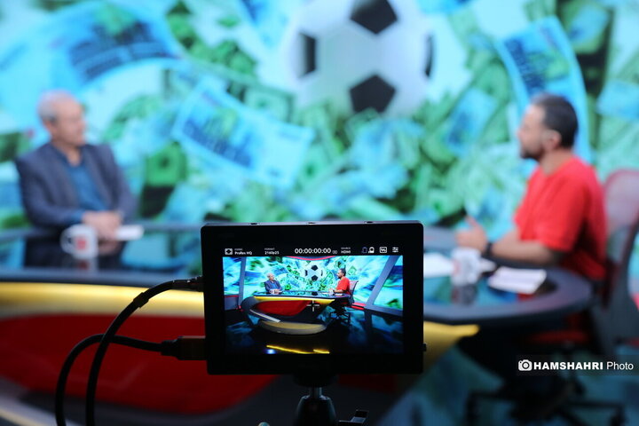 گفتگو در مورد قراردادهاي عجيب لیگ فوتبال