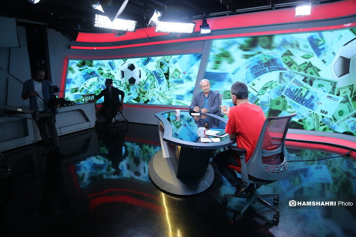 گفتگو در مورد قراردادهاي عجيب لیگ فوتبال