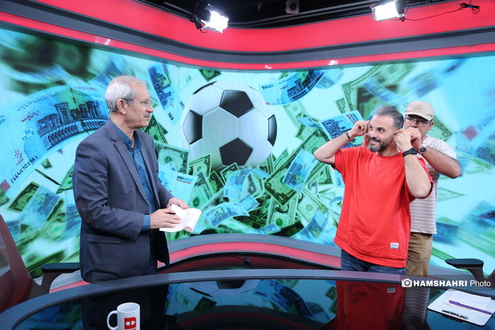 گفتگو در مورد قراردادهاي عجيب لیگ فوتبال