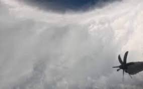 تصاویر خیره‌کننده از درون چشم طوفان ملیسا | ویدئو