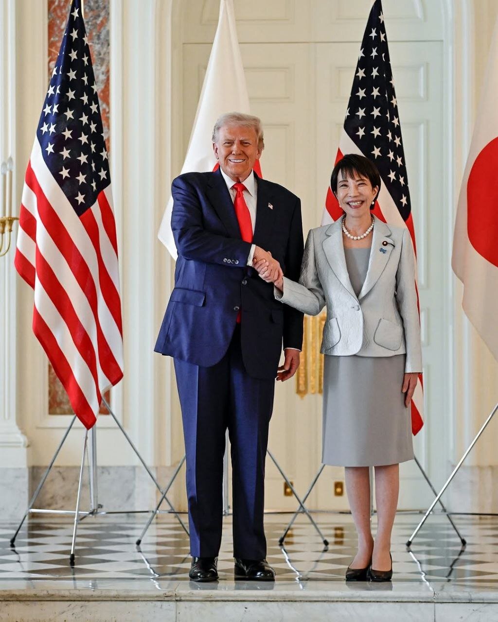 ذوقزدگی خانم نخستوزیر و گرفتن بازوی ترامپ! | تصاویر کاخ سفید از سفر ترامپ به ژاپن