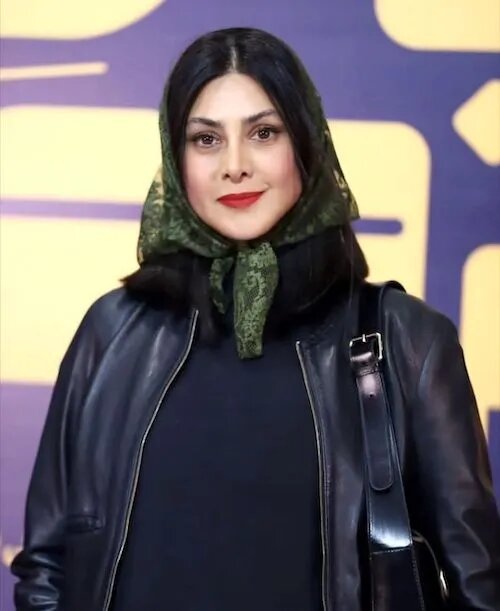 استایل ساده آزاده صمدی روی فرش قرمز | تصاویر