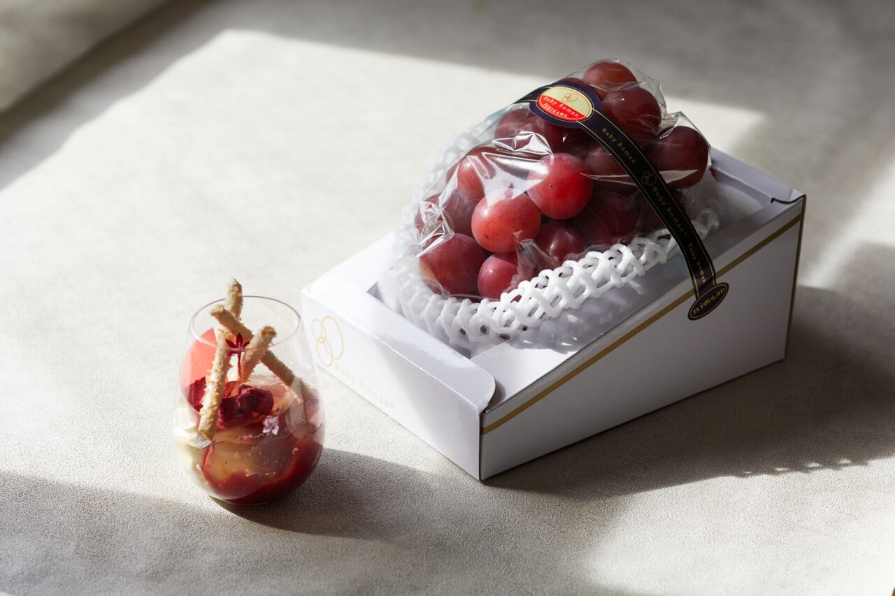 انگور یاقوتی رومی (Ruby Roman Grapes) 