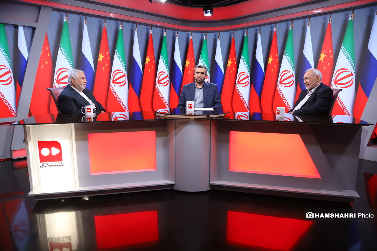 همشهری آنلاین – نشست دیپلماتیک «چین و روسیه، دوست یا دشمن؟» همشهری آنلاین – نشست دیپلماتیک «چین و روسیه، دوست یا دشمن؟»