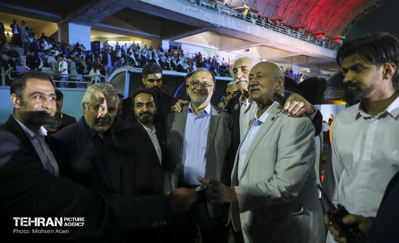 زاکانی.قهرمان شهر.عکس یادگاری