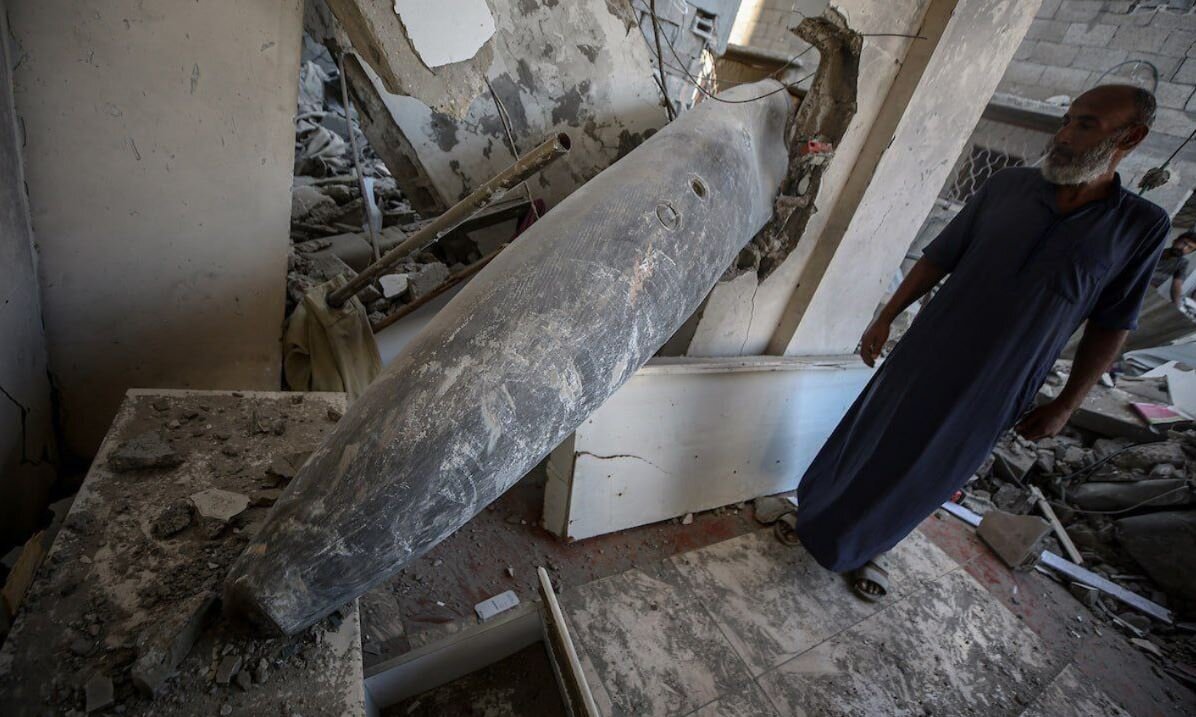 بمبی که در منزل یک فلسطینی عمل نکرد؛ تصاویر | این بمب می توانست فاجعهای انسانی را رقم بزند