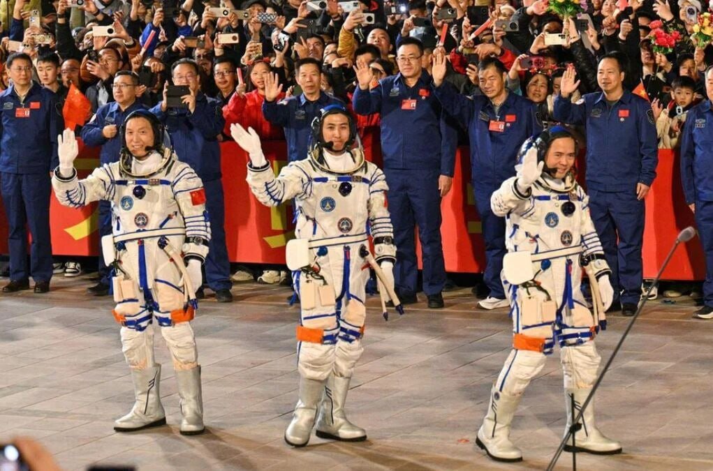 تصویر جوان‌ترین فضانوردان که به تازگی راهی ایستگاه فضایی شده اند| ببینید