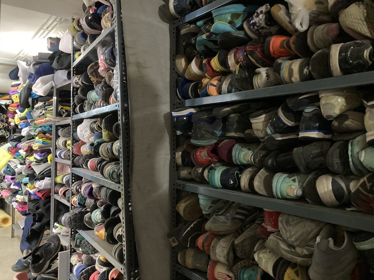 داستان کفاش کتونیهای در راه مانده و خسته | چگونه کتونی 400 میلیونی تعمیر می شود؟ کفاشی عمو جواد