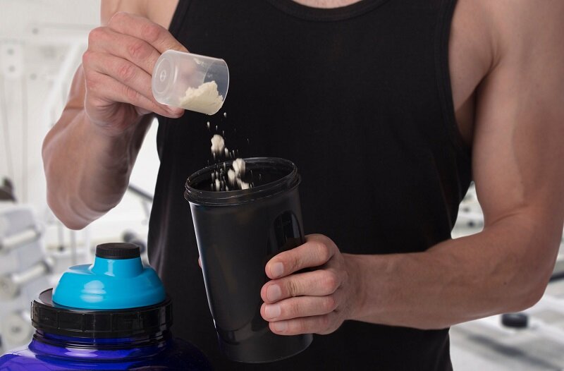 چرا مصرف بی قاعده مکملها بلای سلامت جوانان است؟